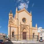 Fachada principal de estilo neogótico de la Iglesia de San Pablo