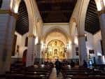 Perspectiva interior de la nave central con vista al altar mayor