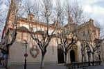 Vista exterior de la fachada de la Real Parroquia de Santa María Magdalena