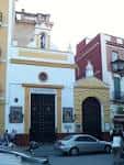 Fachada principal de la Capilla de Monte-Sión con su característica espadaña y azulejos decorativos