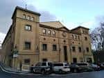 Fachada exterior del emblemático Frontón Labrit en Pamplona