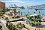 El icónico cubo de cristal de colores del Centro Pompidou en el recinto de Muelle Uno