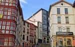 Fachada exterior del Arkeologi Museoa situada en el entorno histórico del Casco Viejo de Bilbao
