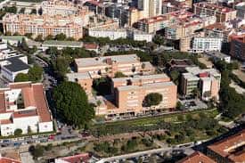Vista aérea del complejo de edificios de la Facultad de Ciencias Económicas y Empresariales en el Campus de El Ejido