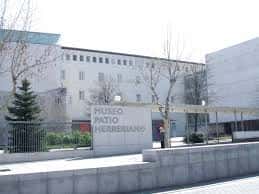 Vista exterior de la entrada principal del Museo Patio Herreriano