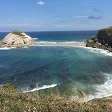 Panorámica de la playa y el entorno natural de la Virgen del Mar