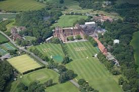 Panorámica aérea de las instalaciones y campos de juego de Ardingly College