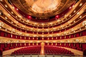 Interior del teatro mostrando la disposición de los palcos y el patio de butacas
