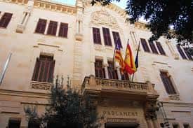 Fachada exterior del edificio del Parlamento de las Islas Baleares