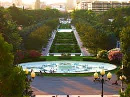 Vista panorámica de la avenida central y jardines del Parque Grande José Antonio Labordeta