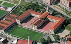 Vista aérea del complejo de Salesianos Deusto y sus instalaciones deportivas