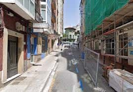 Perspectiva de la Calle Florida con edificios residenciales y locales comerciales