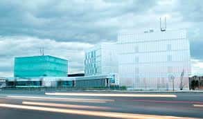 Vista general de los tres volúmenes que integran el Centro de Arte y Tecnología Etopia