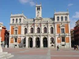 Fachada principal de la Casa Consistorial de Valladolid en la Plaza Mayor