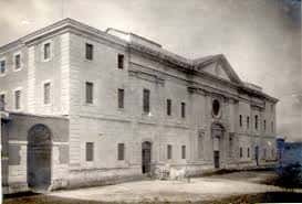 Fotografía histórica en blanco y negro de la fachada del Centro Cultural San Agustín
