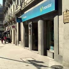 Vista exterior de la tienda Movistar en la calle Urzáiz de Vigo