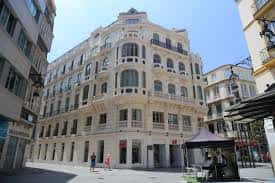 Vista de la emblemática arquitectura modernista de los antiguos Almacenes Félix Sáenz