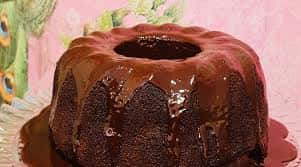 Bizcocho de chocolate con cobertura glaseada artesanal