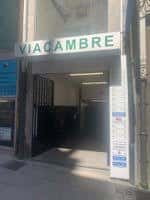 Entrada principal a las Galerías Viacambre con letrero identificativo