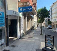 Vista exterior de la calle y acceso a las Galerías Viacambre