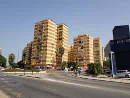 Vista de la Avenida Virgen de Belén con sus característicos edificios residenciales