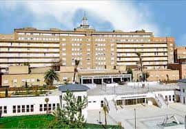 Panorámica del edificio principal del complejo hospitalario