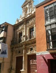 Fachada histórica de la Sala Municipal de Exposiciones de La Pasión en Valladolid