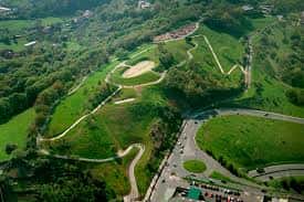Vista aérea del Parque Ametzagaina mostrando sus senderos y zonas verdes