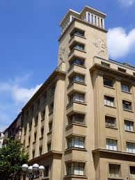Vista exterior del edificio en la esquina de las calles Diputación y Arbieto en Bilbao