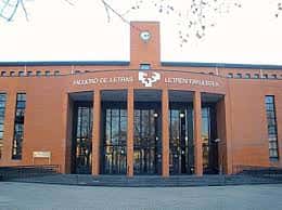 Fachada principal de la Facultad de Letras de la UPV/EHU en Vitoria