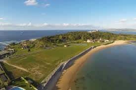 Vista aérea de la Campa de la Magdalena con el mar y el Palacio al fondo