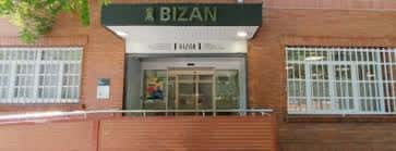 Fachada principal del edificio BIZAN Zaramaga con entrada
