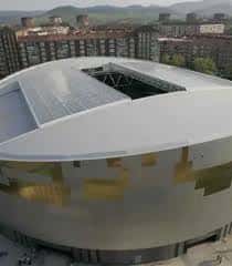 Vista aérea del techo del Iradier Arena con estructura metálica visible