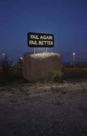Instalación artística 'Fail Again, Fail Better' de Gert Voor in't Holt en Vitoria