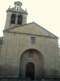 Entrada principal de la Iglesia de Santa Engracia con arco de medio punto