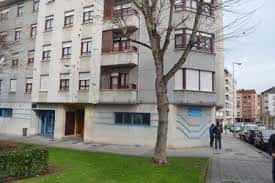 Vista exterior del Centro Social Vetusta con fachada y entorno urbano