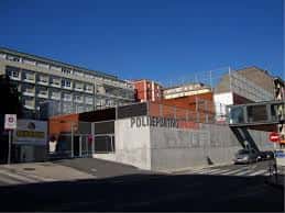 Fachada exterior del Pabellón Polideportivo Numancia con señalización y entorno urbano