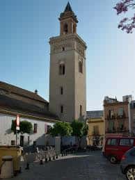 Vista exterior de la torre campanario de la Iglesia de San Marcos en Sevilla
