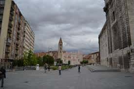 Vista panorámica de la Plaza de Portugalete con el campanillo de San Pablo al fondo