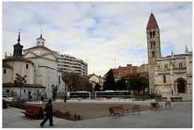Plaza de Portugalete con la iglesia de San Pablo y el campanario en primer plano