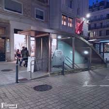 Acceso al refugio antiaéreo de la Plaza del Príncipe en Santander