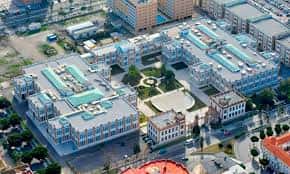 Vista aérea del complejo del Polo Digital con edificios y zonas verdes