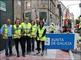 Delegados de la Xunta de Galicia en una inspección de obras urbanas con chalecos reflectantes