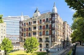 Fachada principal del Ilustre Colegio de la Abogacía de Bizkaia en Bilbao