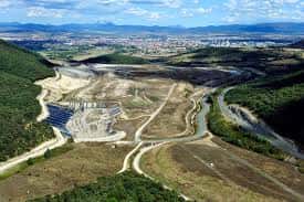 Vista aérea panorámica del vertedero de Gardelegi con el paisaje circundante
