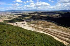 Panorámica del vertedero de Gardelegi con vistas a la ciudad de Vitoria