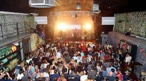 Concierto en vivo con público en la Sala La Trinchera