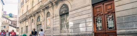 Vista exterior del edificio de las Aulas de la Experiencia de Bizkaia en Bilbao