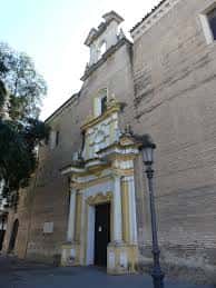 Fachada principal de la Iglesia de San Hermenegildo con detalles barrocos y campanario