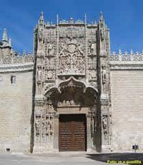 Detalle arquitectónico de la portada principal del Monasterio de San Gregorio